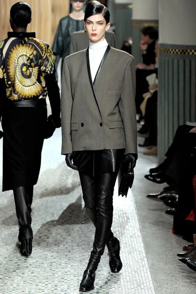 Look 27